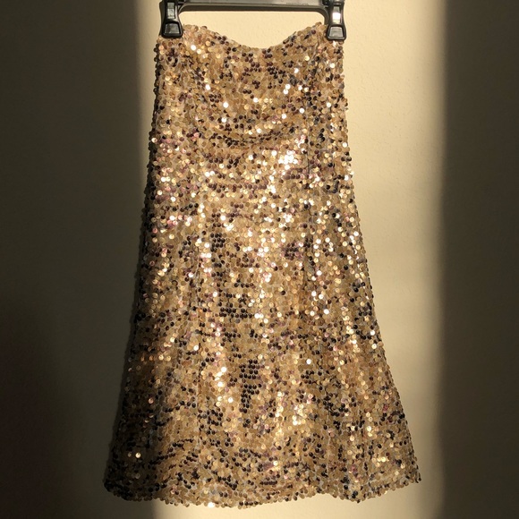 Dresses & Skirts - Sexy Gold sequined mini dress.
